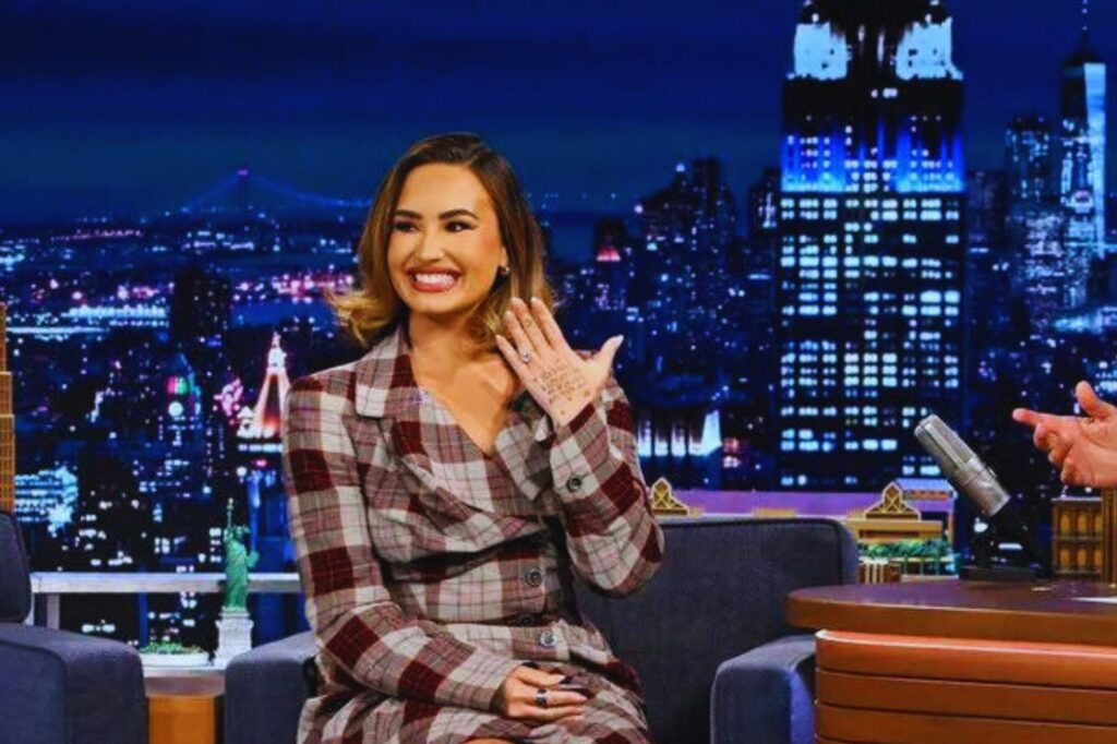 Demi Lovato shows off her engagement ring