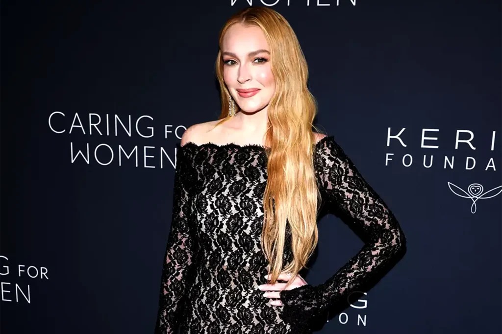 Lindsay Lohan has mesmerized fans in a black dress. She appeared at the Kering Caring for Women dinner in New York on September 9.