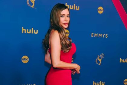 Sofia Vergara surprised everyone with her amazing look in red dress.